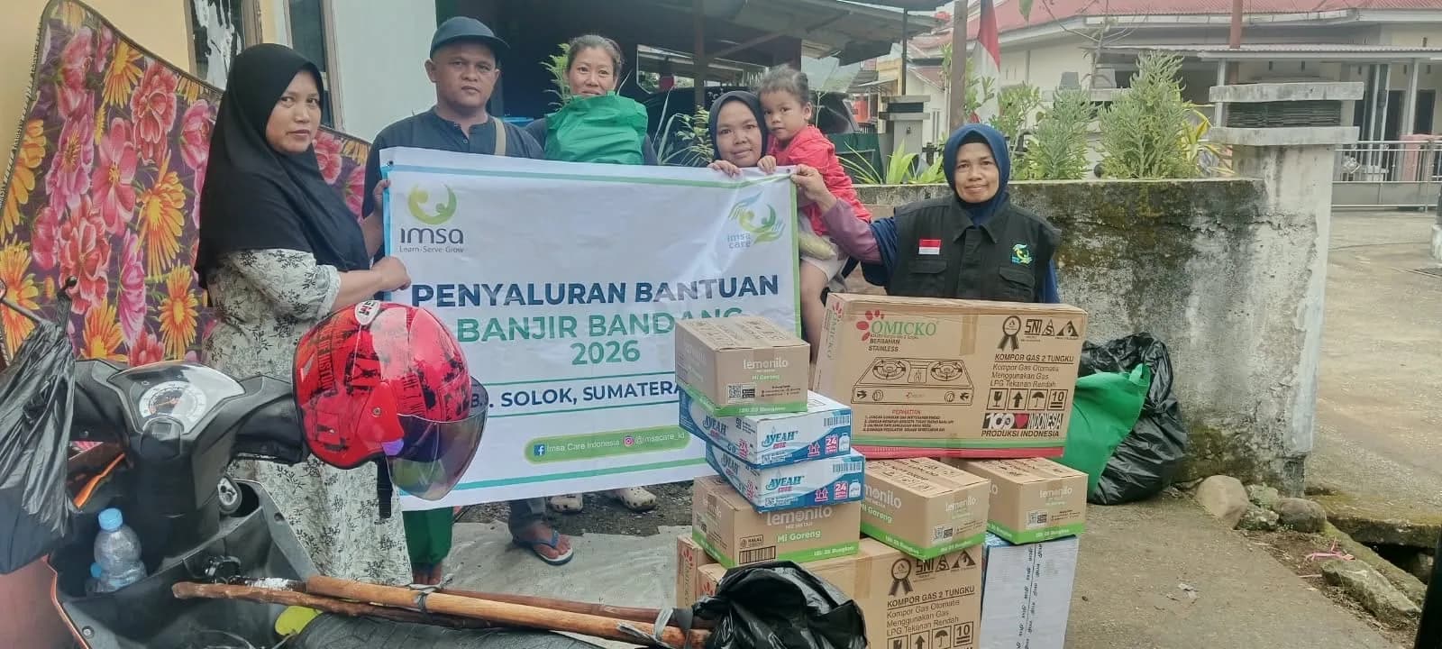 Bantu Pemulihan, IMSACare Salurkan Bantuan Kepada 65 Jiwa Terdampak Banjir Bandang di Arosuka