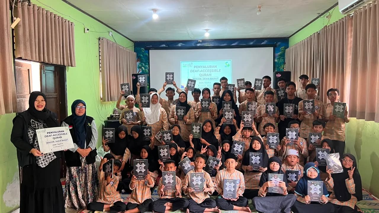 Berbagi Kebaikan: IMSACare Menyalurkan Al-Qur’an Isyarat Kepada 80 Penyandang Tunarungu
