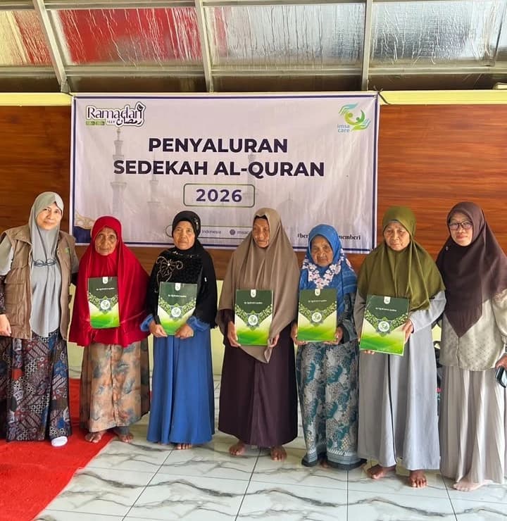 IMSACare Salurkan Bantuan Al-Qur’an dan Sembako Kepada 50 Lansia di Desa Bojong Murni